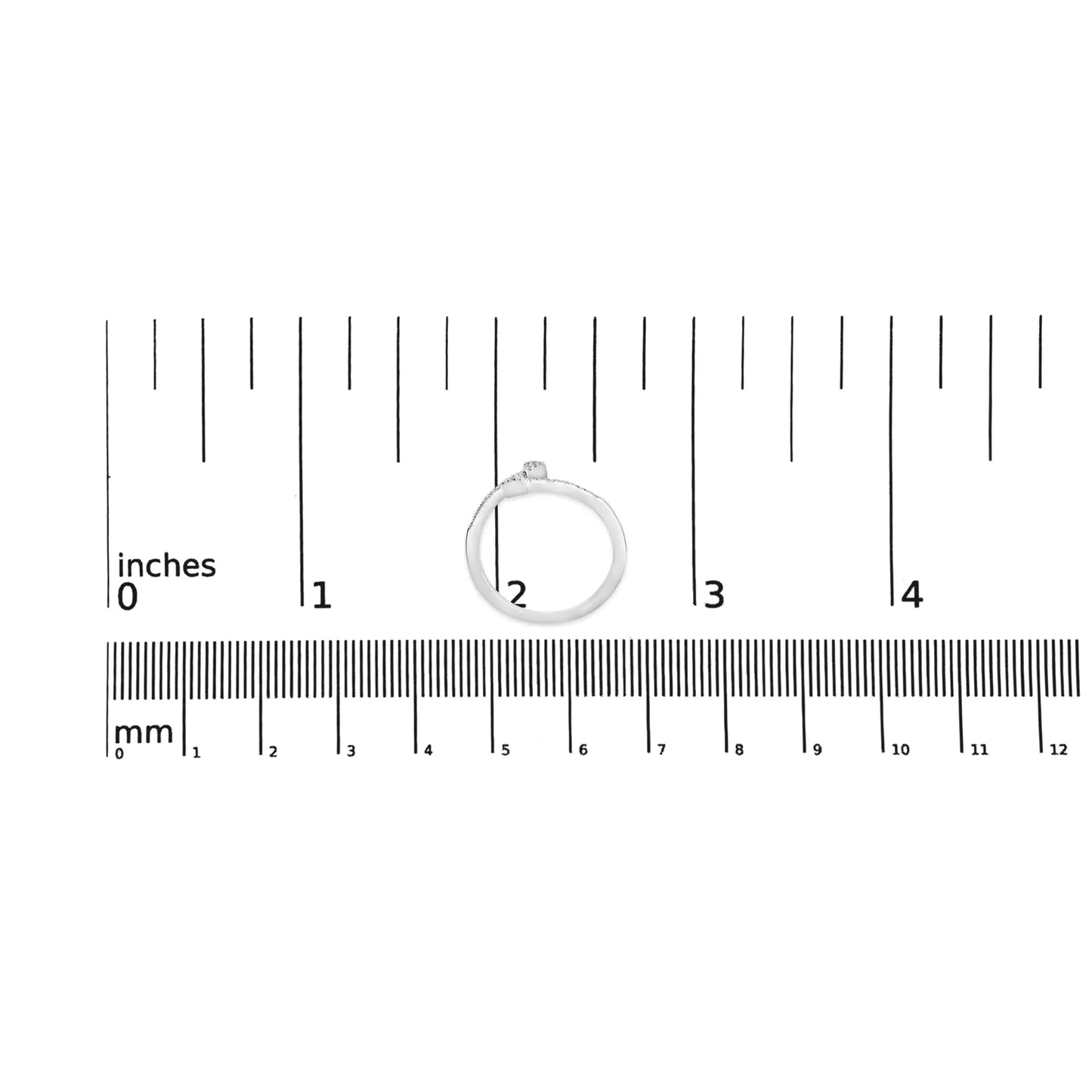 Anillo Abierto de Plata con Diamantes (Diseño Flecha)